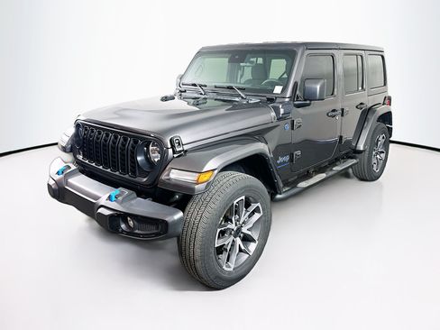 Used 2024 Jeep Wrangler Unlimited AWD/4WD image 3