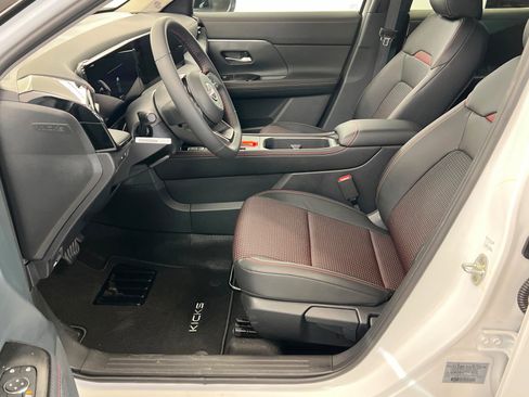New 2026 Nissan Kicks SR FWD image 17