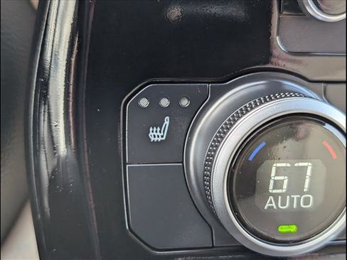 Used 2023 Toyota Highlander XLE image 19