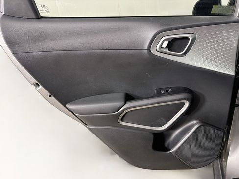 Used 2025 Kia Soul LX w/ LX Technology Package FWD image 25