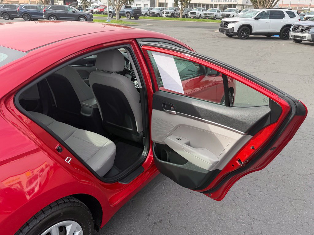 Used 2020 Hyundai Elantra SE FWD image 11