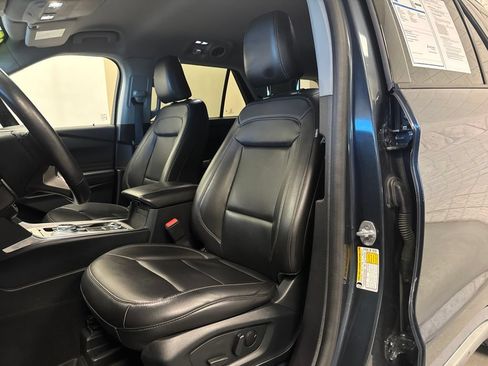 Used 2023 Ford Explorer XLT w/ Equipment Group 202A AWD/4WD image 8
