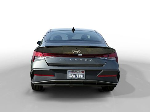 Certified 2025 Hyundai Elantra Sport image 4