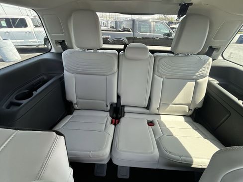 New 2026 Ford Expedition Platinum image 30