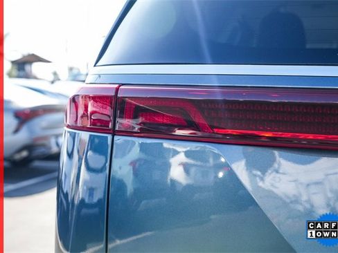 Certified 2024 Kia Carnival EX image 9