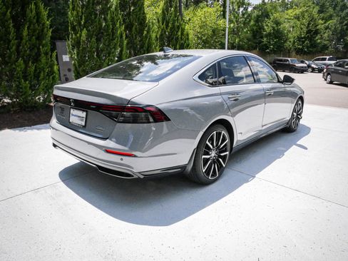Used 2025 Honda Accord Touring image 10