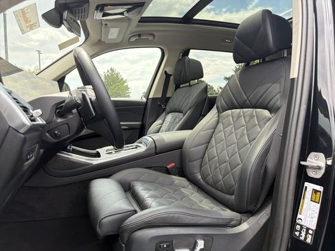 Used 2024 BMW X7 xDrive40i w/ Premium Package AWD/4WD image 7