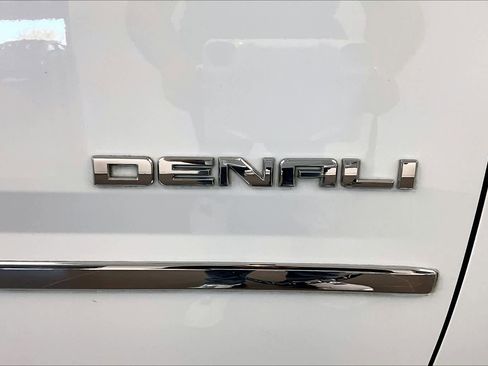 Used 2017 GMC Yukon Denali w/ Open Road Package RWD image 9