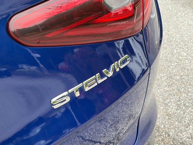 Used 2023 Alfa Romeo Stelvio Ti AWD/4WD image 16