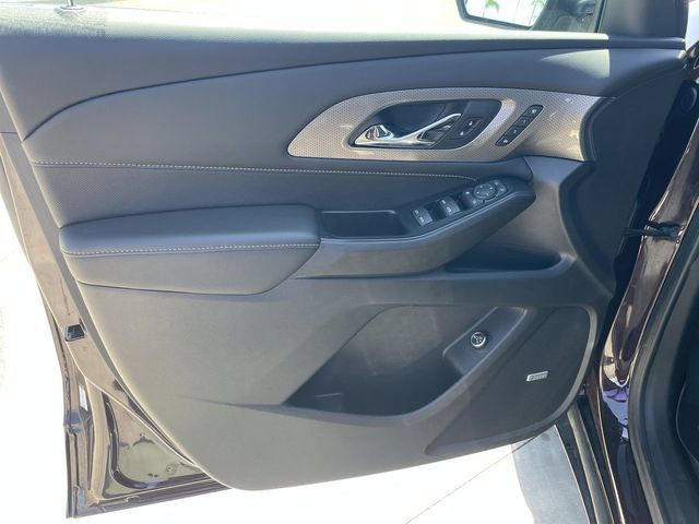 Used 2023 Chevrolet Traverse Premier FWD image 22