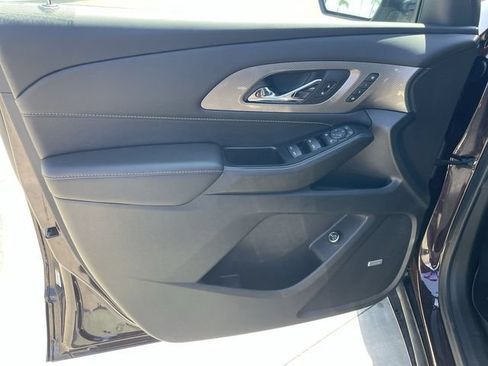 Used 2023 Chevrolet Traverse Premier FWD image 22