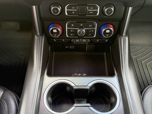 Used 2022 Chevrolet Suburban LT image 20