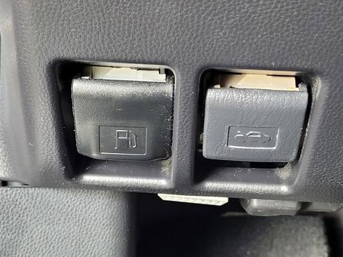 Used 2021 Toyota RAV4 LE AWD/4WD image 14