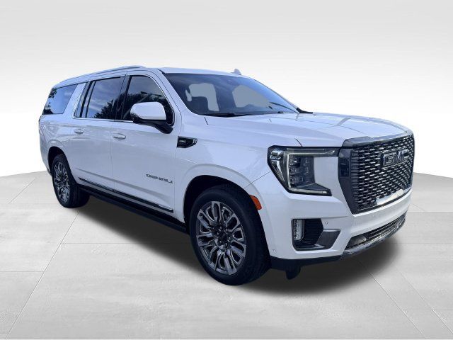 Used 2024 GMC Yukon XL Denali Ultimate AWD/4WD image 3