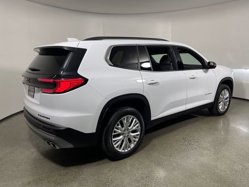 Used 2024 GMC Acadia Elevation image 3