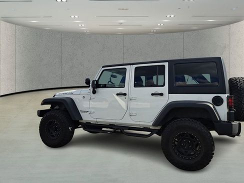 Used 2017 Jeep Wrangler Unlimited Rubicon w/ Connectivity Group image 7