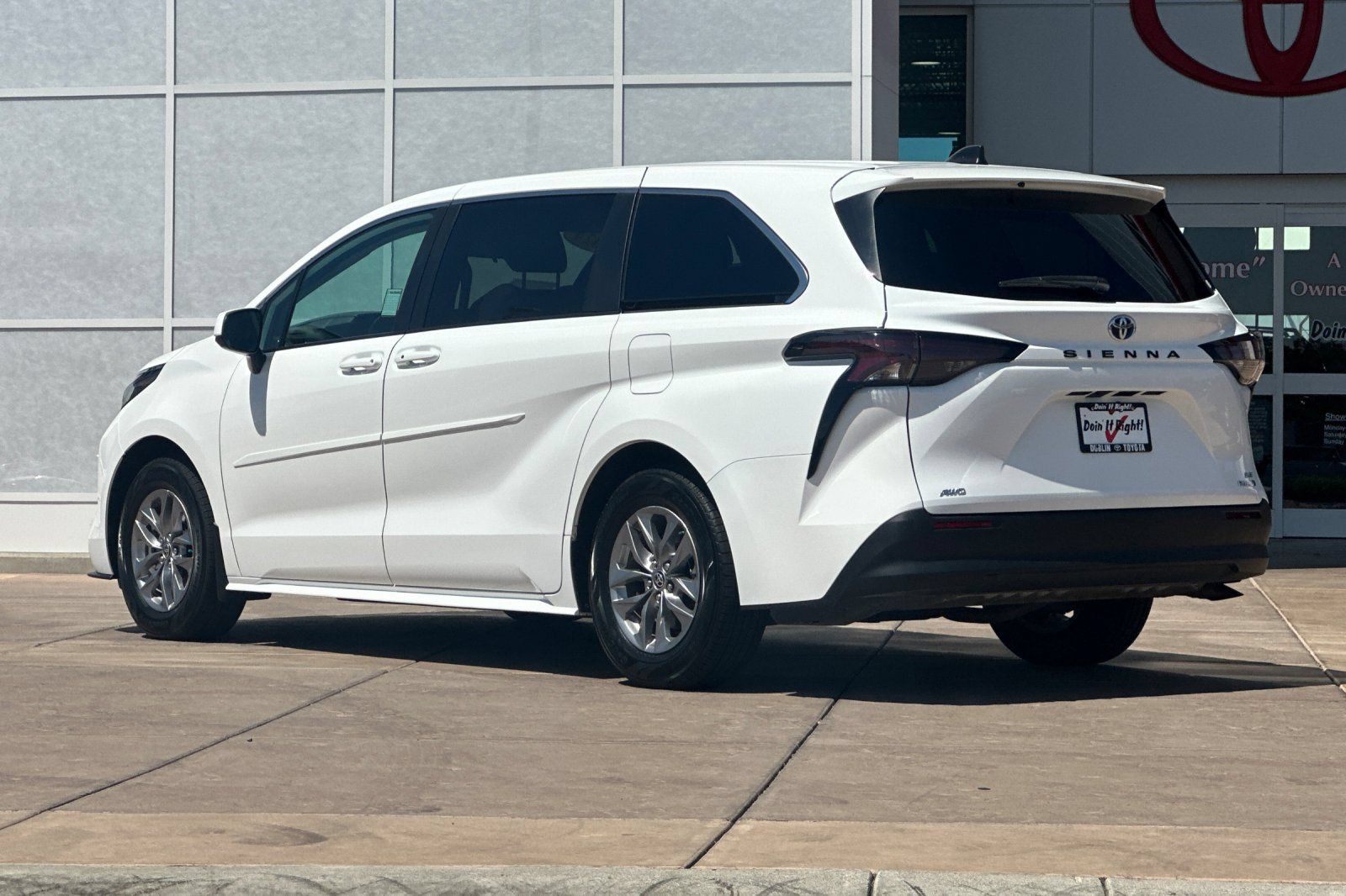 Certified 2024 Toyota Sienna LE AWD/4WD image 7