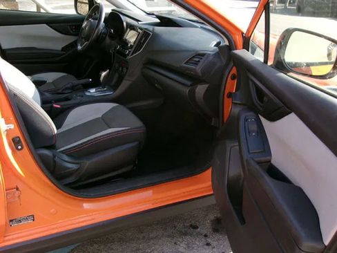 Used 2019 Subaru Crosstrek 2.0i Premium w/ Moonroof Package AWD/4WD image 10