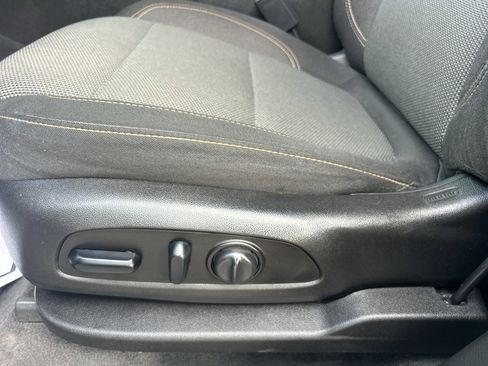 Used 2019 Chevrolet Traverse LT image 13