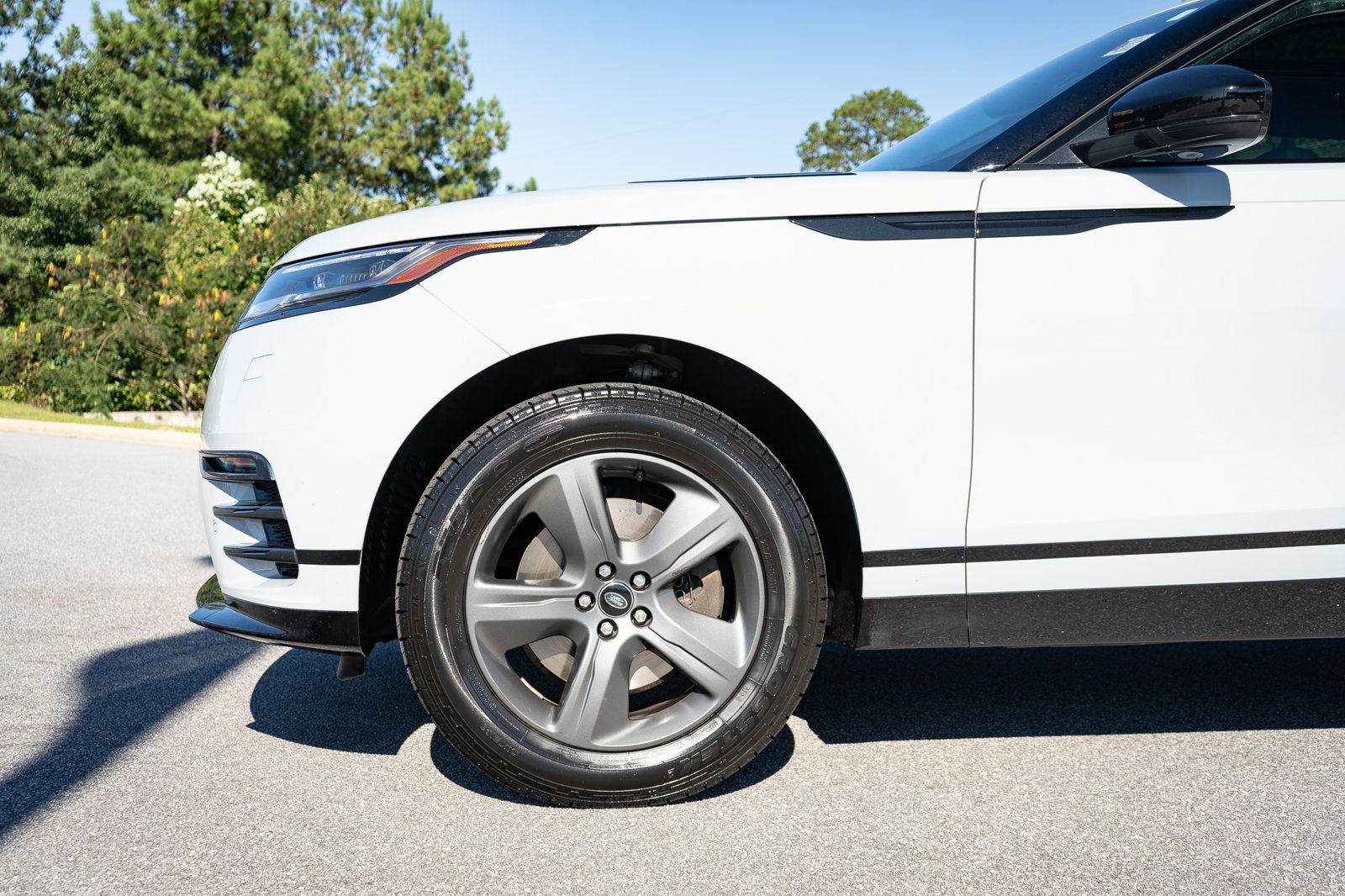 Used 2025 Land Rover Range Rover Velar Dynamic SE AWD/4WD image 4