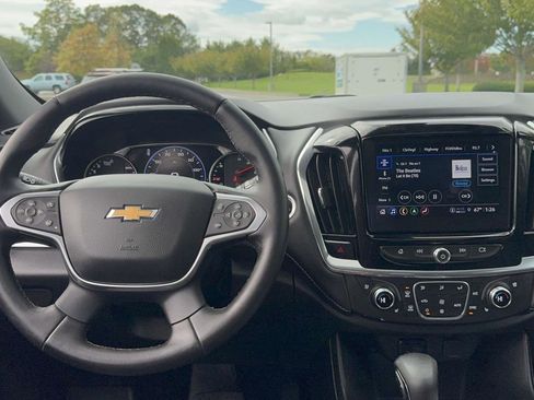 Used 2023 Chevrolet Traverse Premier image 10