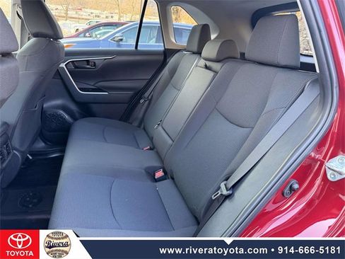 Used 2022 Toyota RAV4 LE image 17