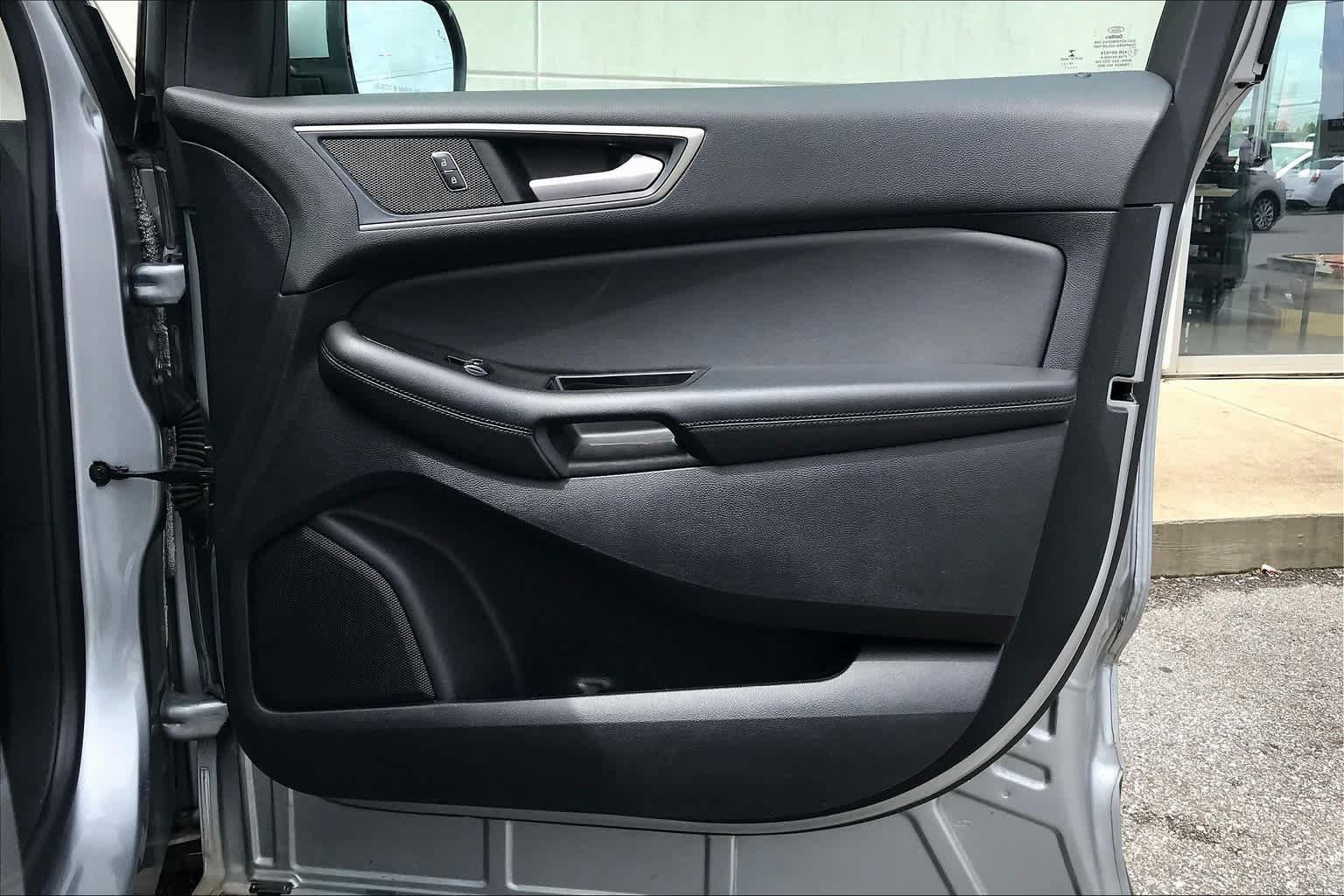 Used 2020 Ford Edge SEL FWD image 23