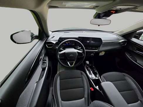 New 2026 Chevrolet TrailBlazer LT w/ Midnight Edition FWD image 11
