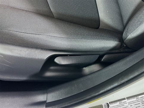 Used 2021 Toyota Corolla LE image 22