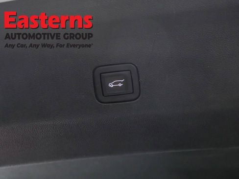 Used 2023 Chevrolet Suburban Premier image 23