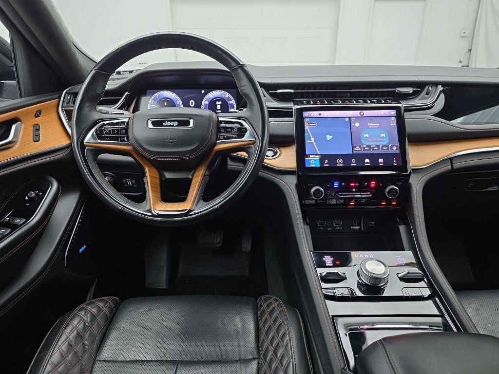 Used 2024 Jeep Grand Cherokee L Summit AWD/4WD image 17