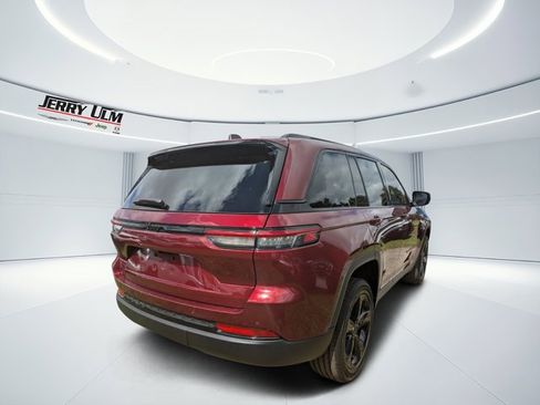 New 2025 Jeep Grand Cherokee Altitude image 3