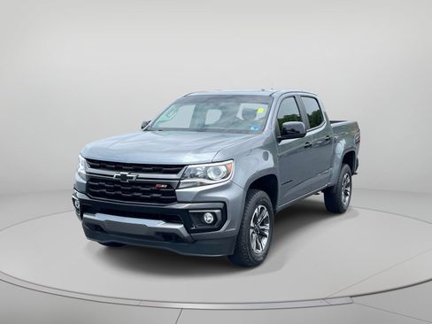 Used 2021 Chevrolet Colorado Z71 w/ Safety Package AWD/4WD image 9