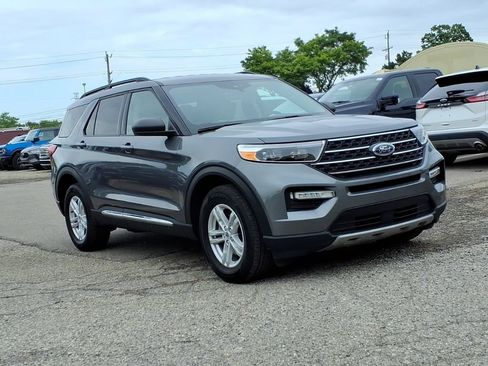Used 2024 Ford Explorer XLT w/ Equipment Group 202A AWD/4WD image 7