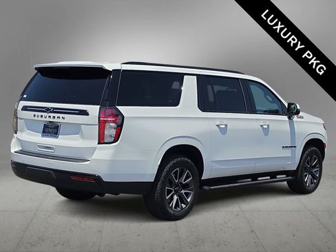 Used 2024 Chevrolet Suburban Z71 w/ Luxury Package AWD/4WD image 8