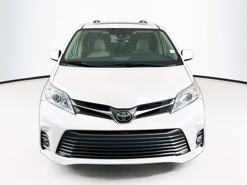 Used 2019 Toyota Sienna XLE Premium AWD/4WD image 2