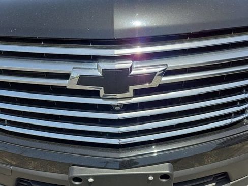 Used 2023 Chevrolet Traverse Premier AWD/4WD image 36