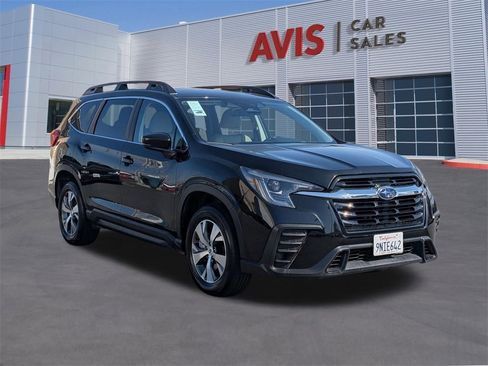 Used 2025 Subaru Ascent Premium image 3