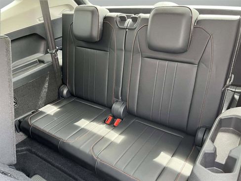 Used 2024 Volkswagen Tiguan Wolfsburg Edition image 17