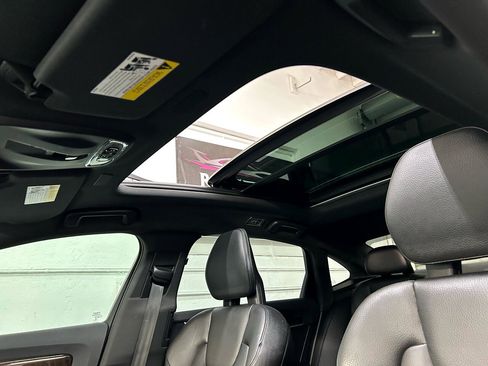 Used 2018 Volvo S90 T5 Momentum w/ Convenience Package image 4