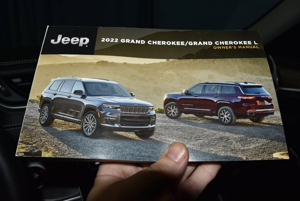 Used 2022 Jeep Grand Cherokee L Limited w/ MOPAR Finishing Package AWD/4WD image 11