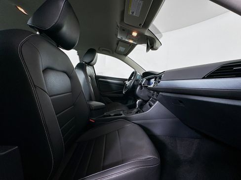 Used 2024 Volkswagen Jetta SE image 29