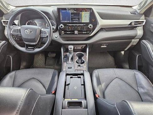 Used 2022 Toyota Highlander Platinum image 13