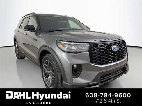 Used 2025 Ford Explorer ST-Line w/ ST-Line Street Pack image 1