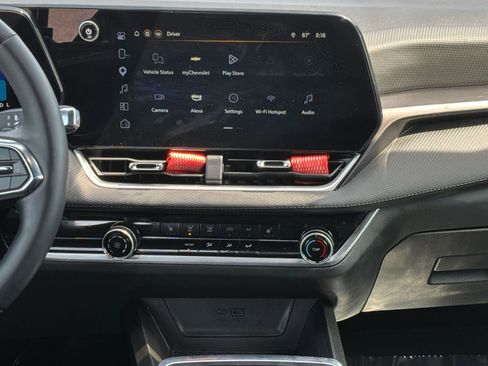 Used 2025 Chevrolet Equinox LT FWD image 17