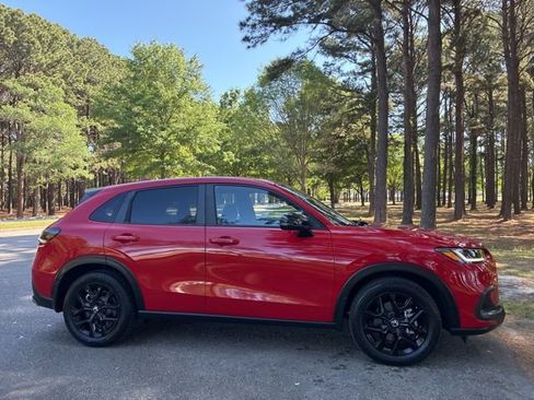 Used 2023 Honda HR-V Sport image 2