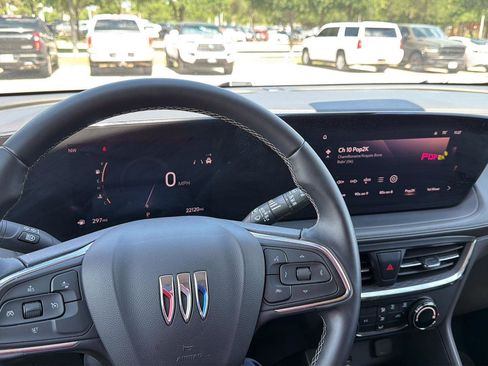 Used 2025 Buick Encore GX Preferred FWD image 18