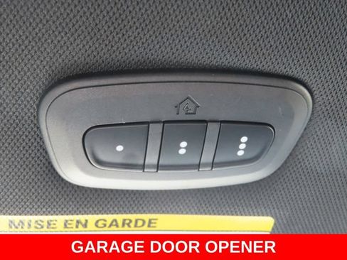 Used 2025 Chrysler Pacifica Select FWD image 38