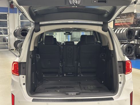 New 2026 Honda Odyssey Touring image 6