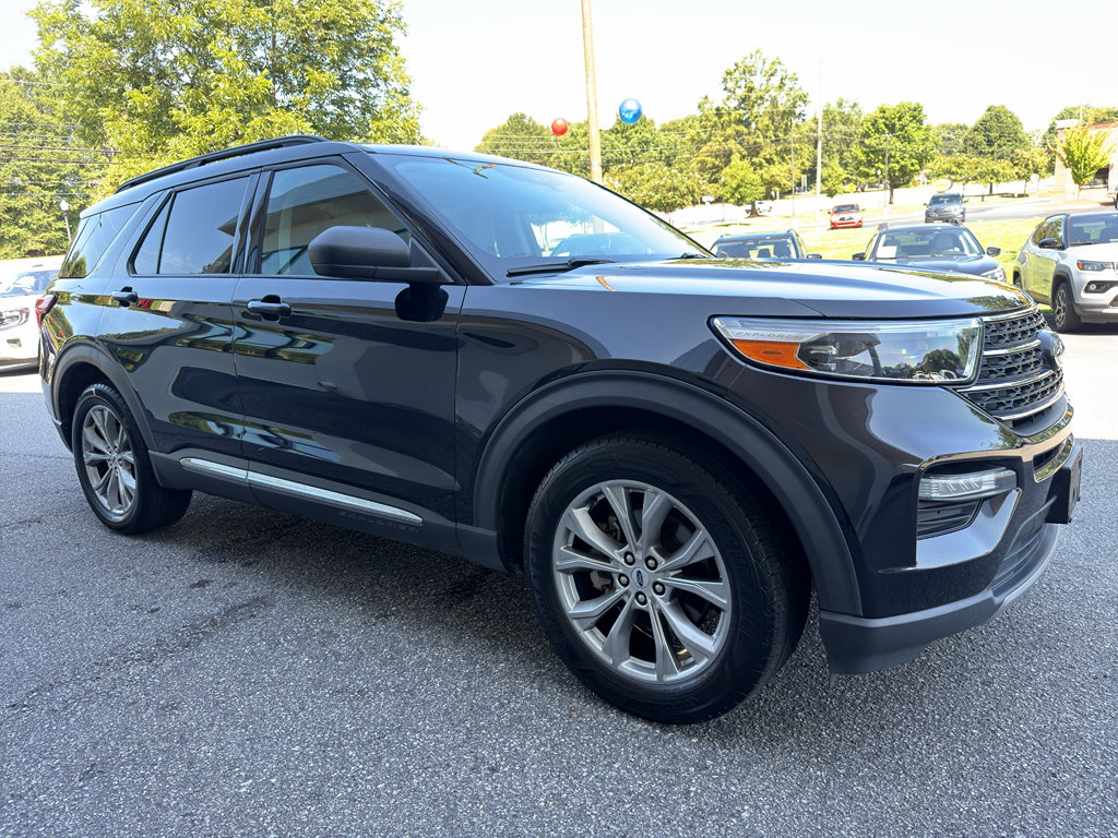 Used 2023 Ford Explorer XLT w/ Equipment Group 202A RWD image 2